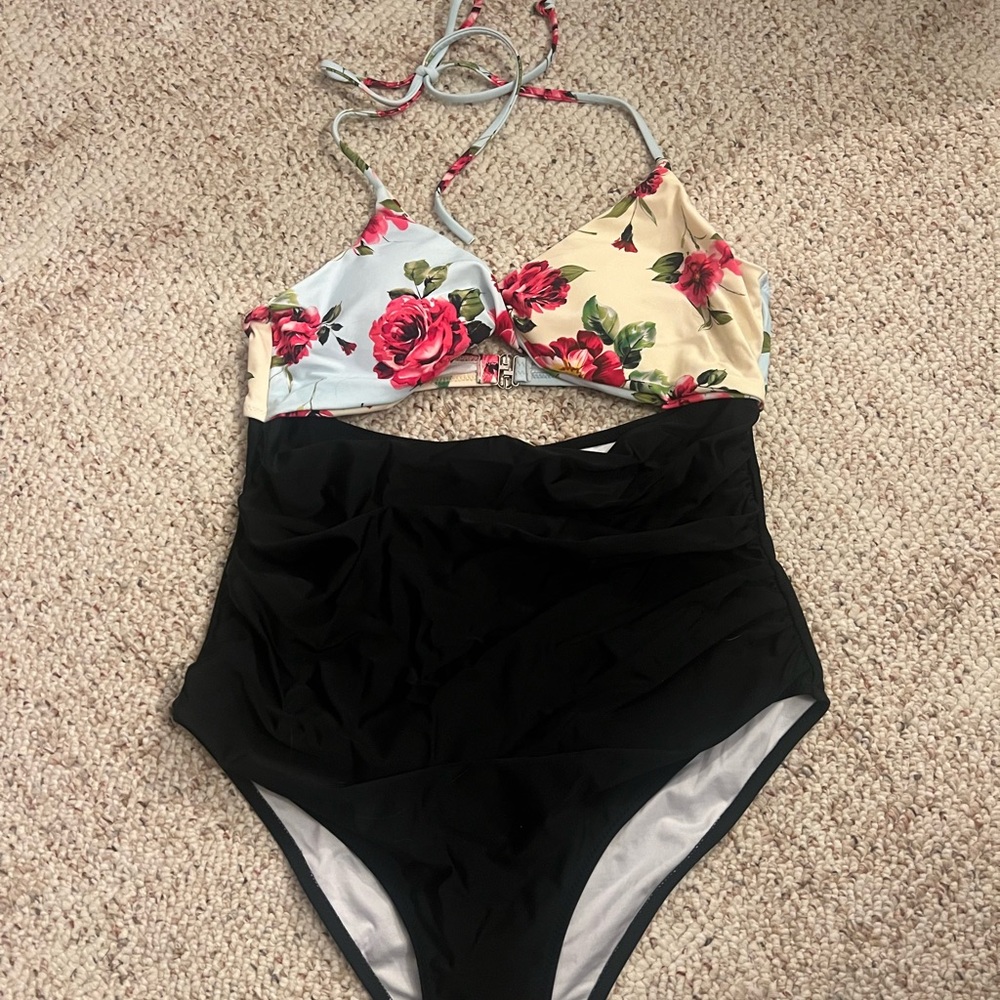 Brand new never worn Cupshe one piece twist front cutout swimsuit XL